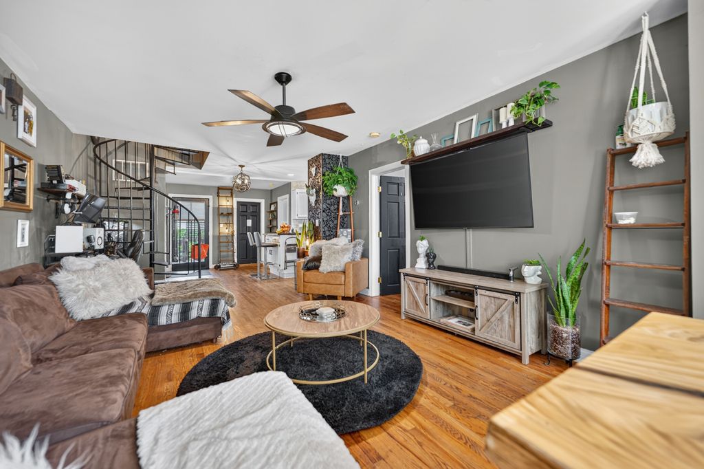 3339 N Hamilton Avenue, Chicago, IL 60618 — photo 2