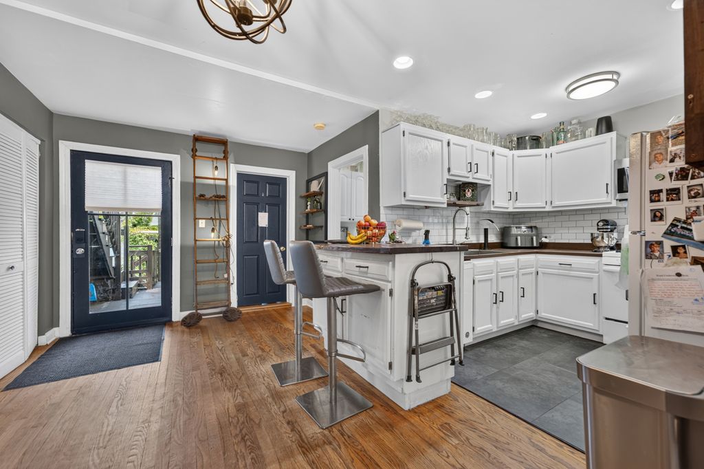 3339 N Hamilton Avenue, Chicago, IL 60618 — photo 5