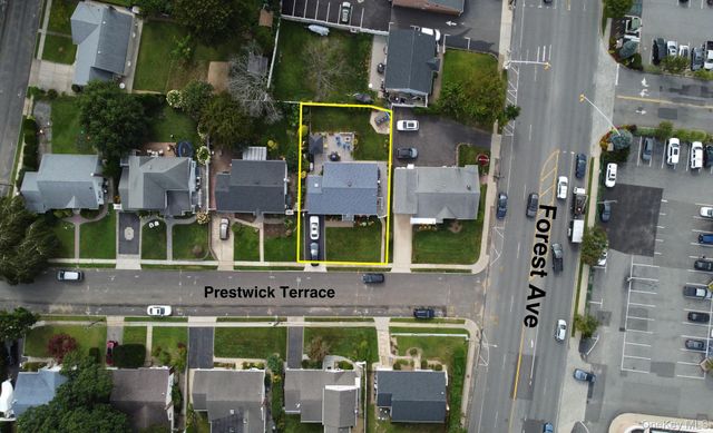 31 Prestwick Terrace, Glen Cove, NY 11542