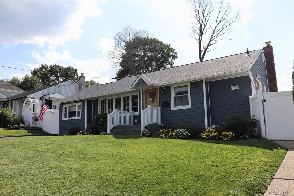 31 Prestwick Terrace, Glen Cove, NY 11542 — photo 3