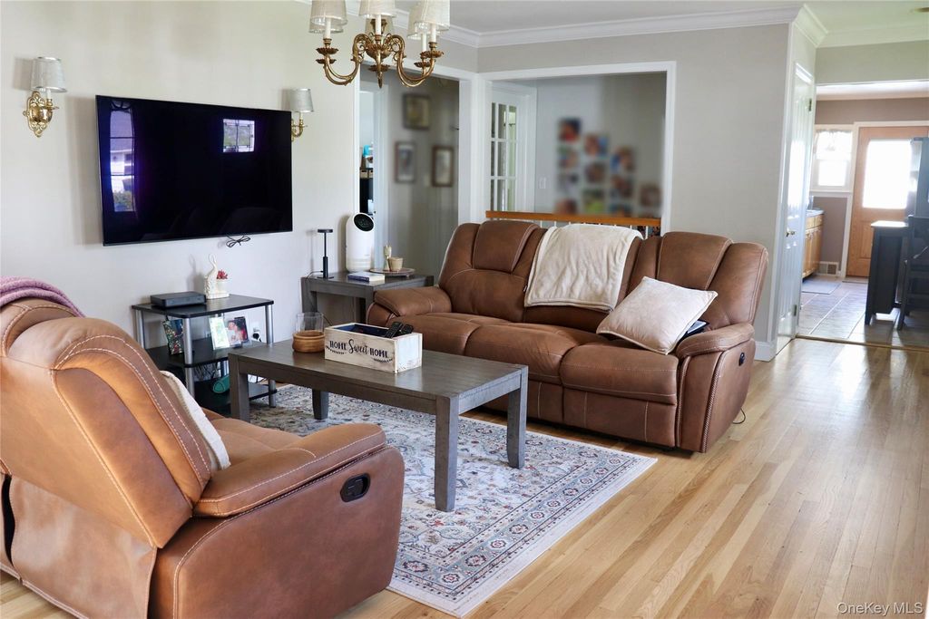 31 Prestwick Terrace, Glen Cove, NY 11542 — photo 4