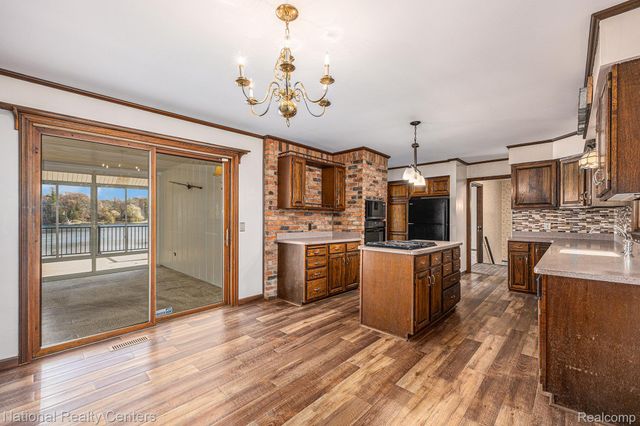 9494 Sashabaw Road, Independence Charter Township, MI 48348