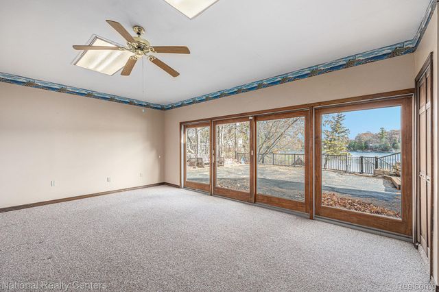 9494 Sashabaw Road, Independence Charter Township, MI 48348