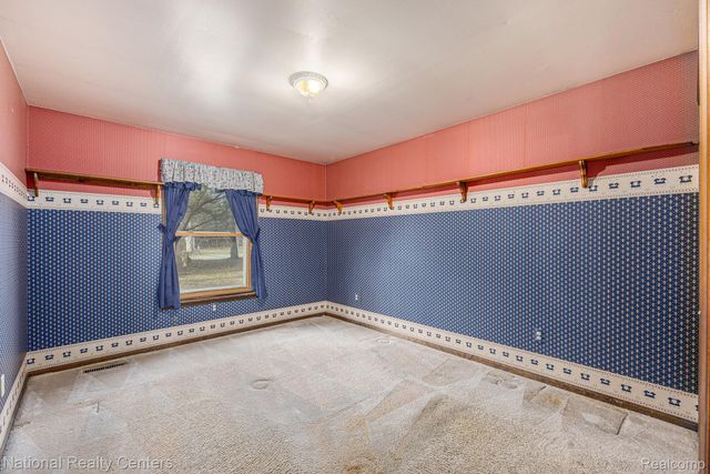 9494 Sashabaw Road, Independence Charter Township, MI 48348