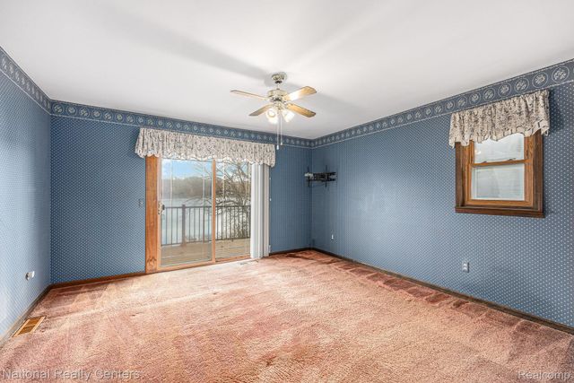 9494 Sashabaw Road, Independence Charter Township, MI 48348