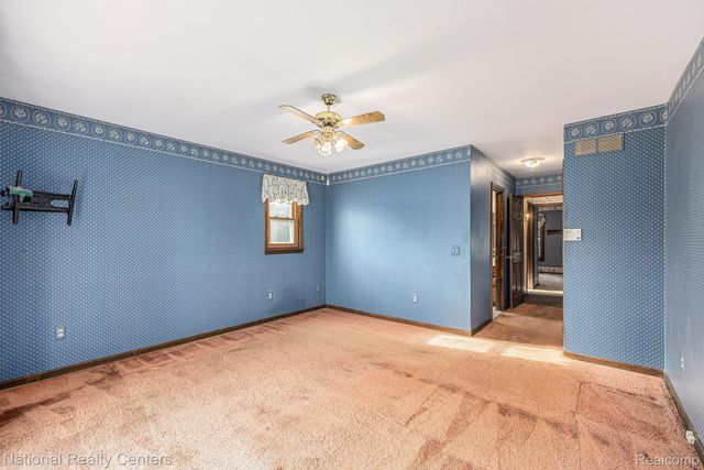 9494 Sashabaw Road, Independence Charter Township, MI 48348