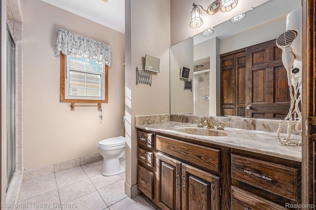 9494 Sashabaw Road, Independence Charter Township, MI 48348