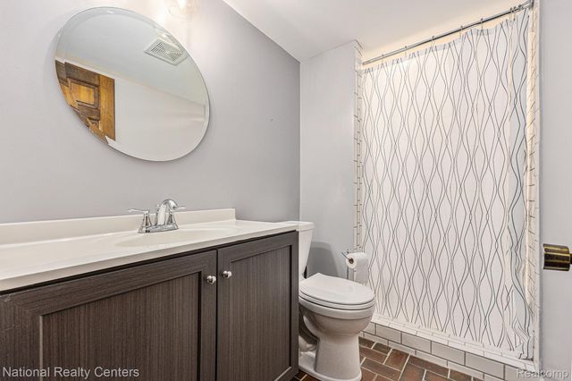 9494 Sashabaw Road, Independence Charter Township, MI 48348