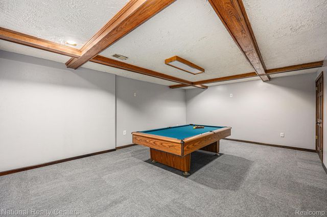 9494 Sashabaw Road, Independence Charter Township, MI 48348