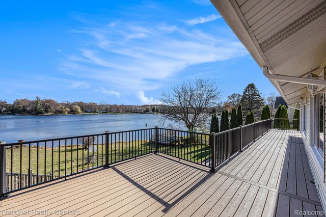 9494 Sashabaw Road, Independence Charter Township, MI 48348