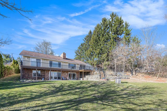 9494 Sashabaw Road, Independence Charter Township, MI 48348