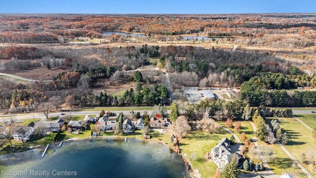 9494 Sashabaw Road, Independence Charter Township, MI 48348