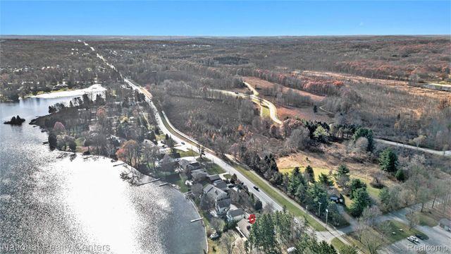 9494 Sashabaw Road, Independence Charter Township, MI 48348