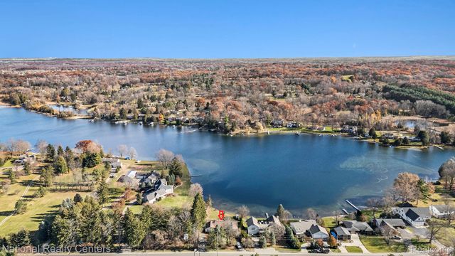 9494 Sashabaw Road, Independence Charter Township, MI 48348