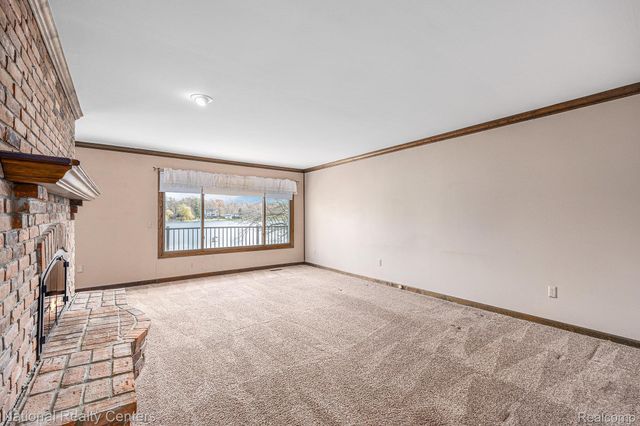 9494 Sashabaw Road, Independence Charter Township, MI 48348