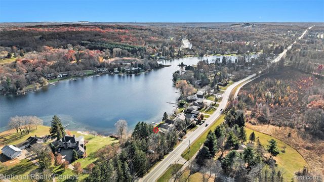 9494 Sashabaw Road, Independence Charter Township, MI 48348