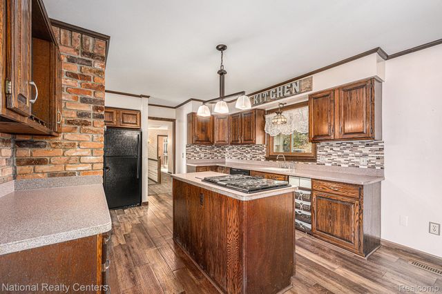 9494 Sashabaw Road, Independence Charter Township, MI 48348