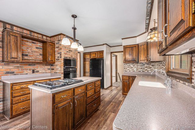 9494 Sashabaw Road, Independence Charter Township, MI 48348