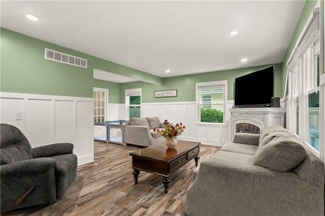 113 Claremont Street, Lee's Summit, MO 64063