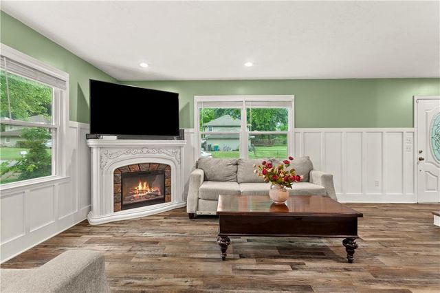 113 Claremont Street, Lee's Summit, MO 64063