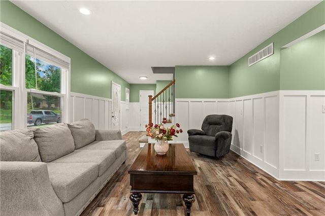 113 Claremont Street, Lee's Summit, MO 64063