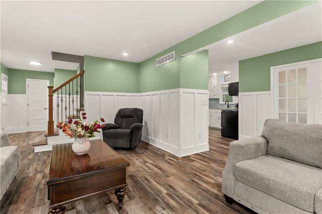 113 Claremont Street, Lee's Summit, MO 64063