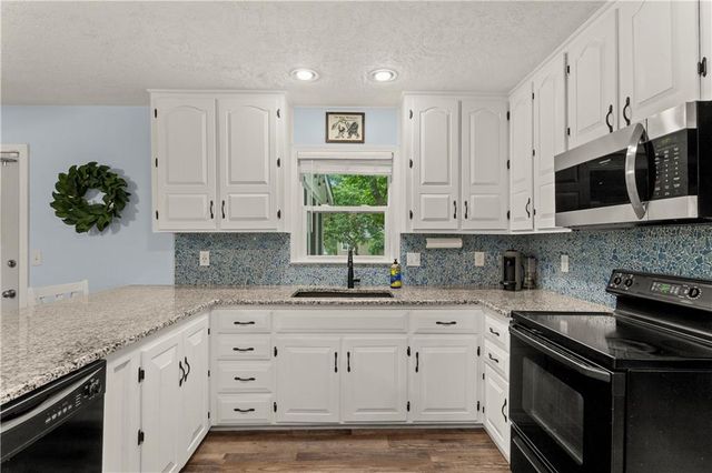 113 Claremont Street, Lee's Summit, MO 64063