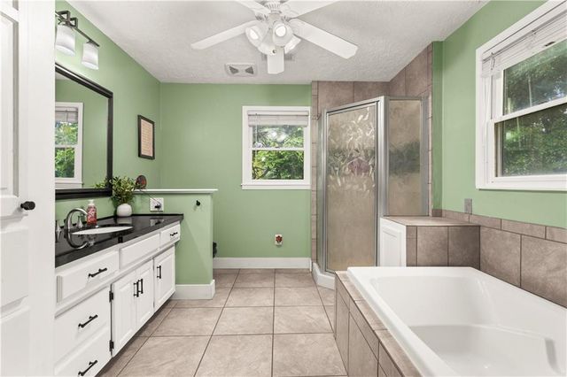 113 Claremont Street, Lee's Summit, MO 64063