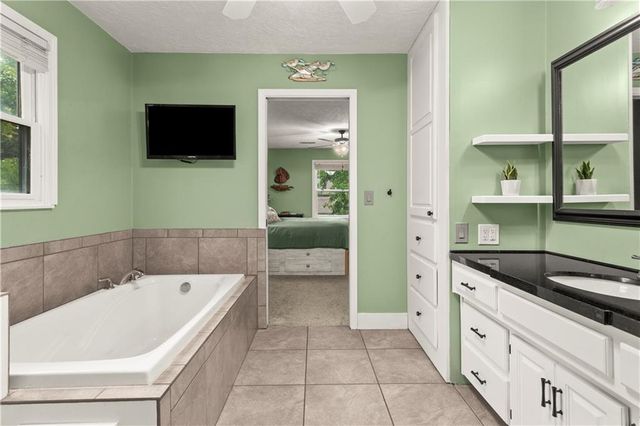 113 Claremont Street, Lee's Summit, MO 64063