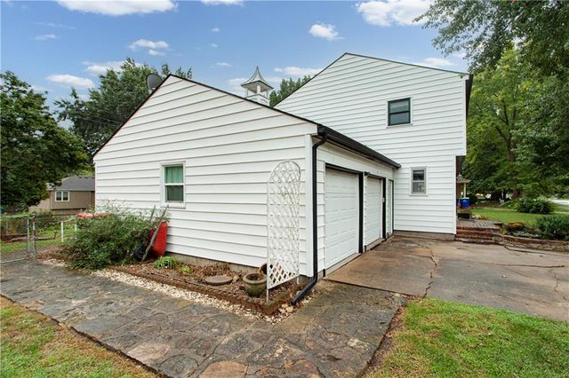113 Claremont Street, Lee's Summit, MO 64063