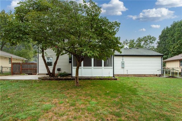 113 Claremont Street, Lee's Summit, MO 64063