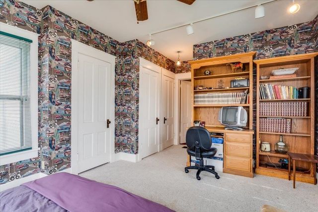1421 N Park Pl, Wichita, KS 67203