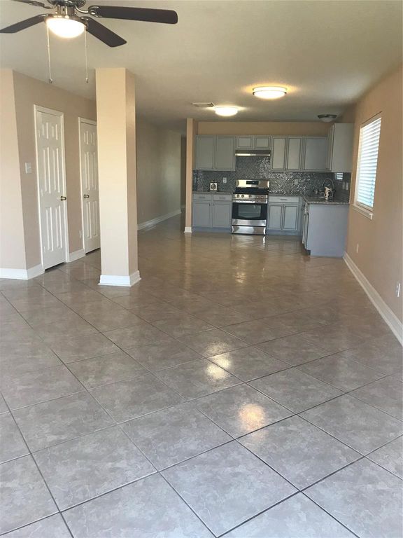 2844 Morningmist Lane, Dickinson, TX 77539