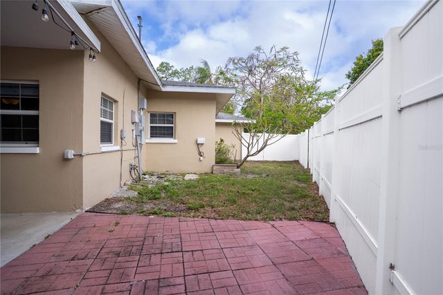 1533 SUFFOLK STREET N, St Petersburg, FL 33710
