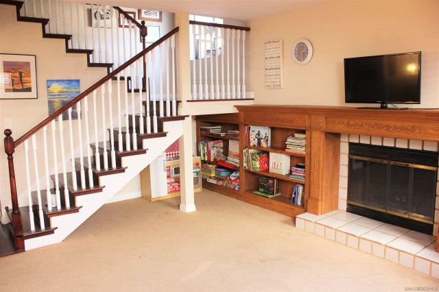 5537 Lesa Rd, La Mesa, CA 91942