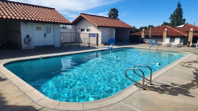 5537 Lesa Rd, La Mesa, CA 91942