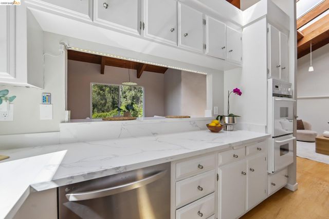6643 Aitken Dr, Oakland, CA 94611