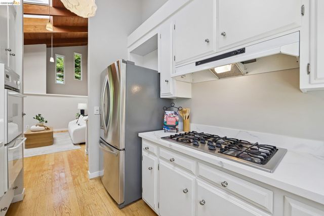6643 Aitken Dr, Oakland, CA 94611