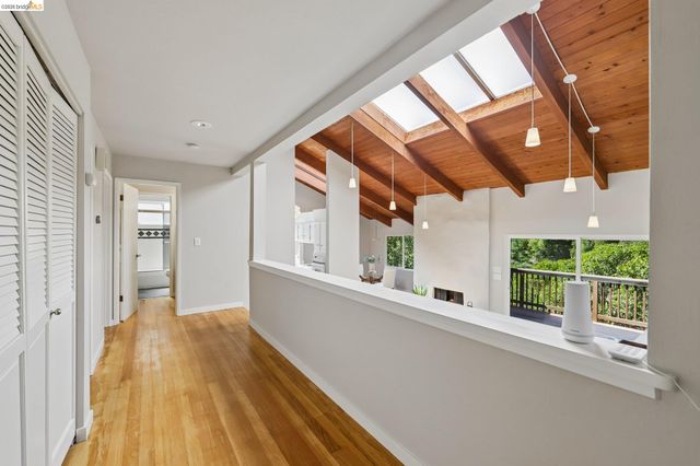 6643 Aitken Dr, Oakland, CA 94611