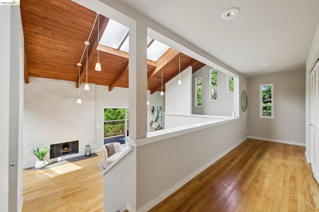6643 Aitken Dr, Oakland, CA 94611
