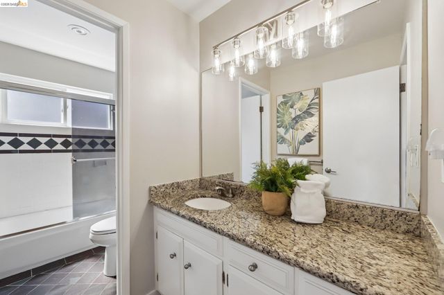 6643 Aitken Dr, Oakland, CA 94611