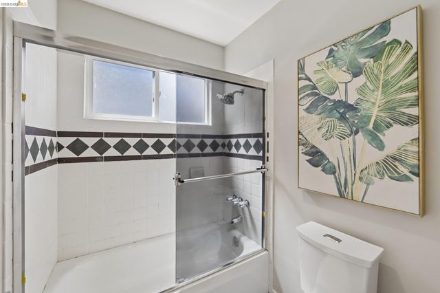 6643 Aitken Dr, Oakland, CA 94611