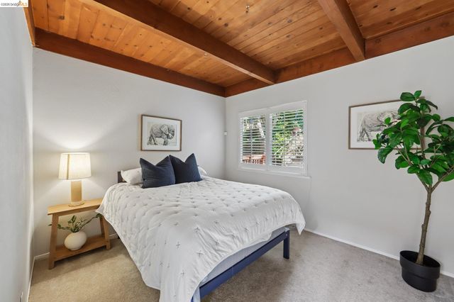 6643 Aitken Dr, Oakland, CA 94611