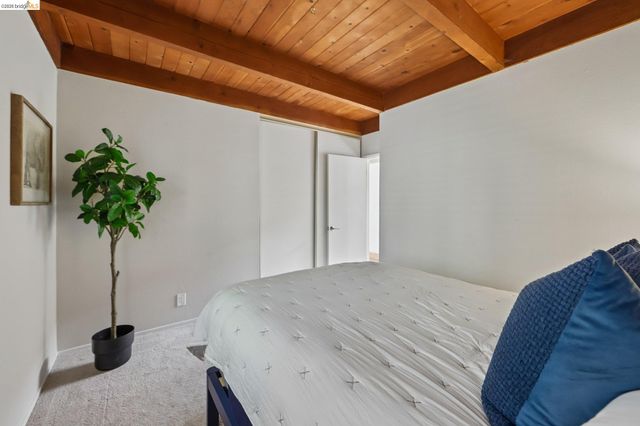 6643 Aitken Dr, Oakland, CA 94611
