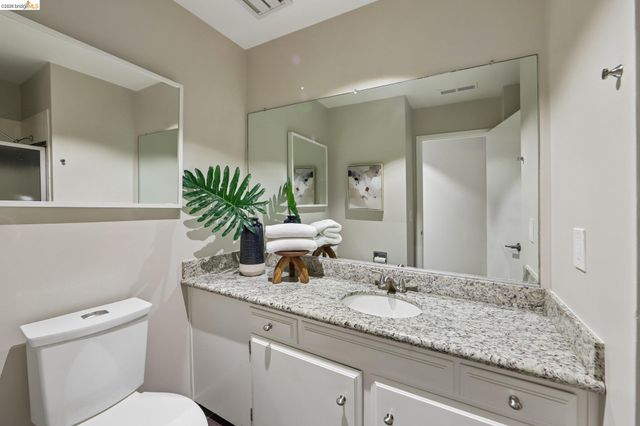 6643 Aitken Dr, Oakland, CA 94611