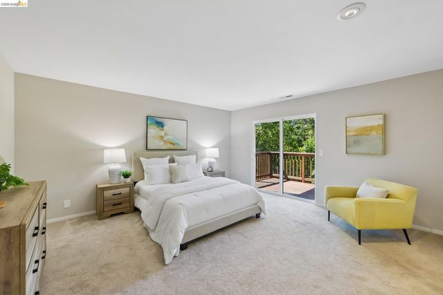 6643 Aitken Dr, Oakland, CA 94611