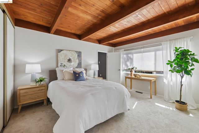 6643 Aitken Dr, Oakland, CA 94611