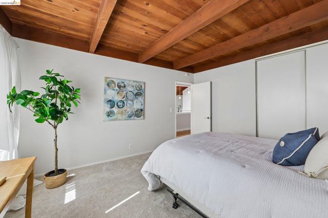 6643 Aitken Dr, Oakland, CA 94611