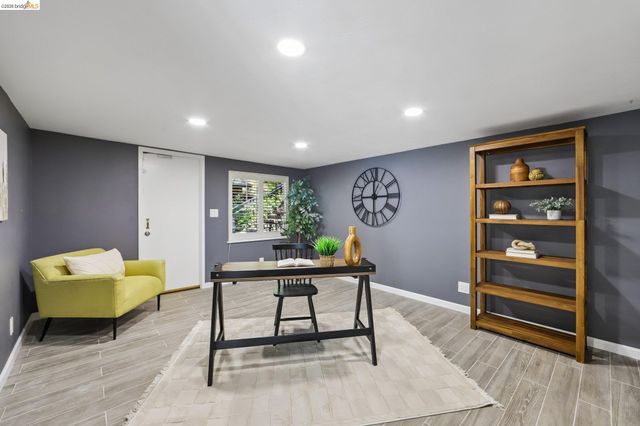 6643 Aitken Dr, Oakland, CA 94611