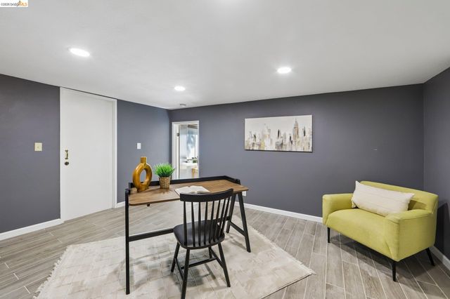 6643 Aitken Dr, Oakland, CA 94611
